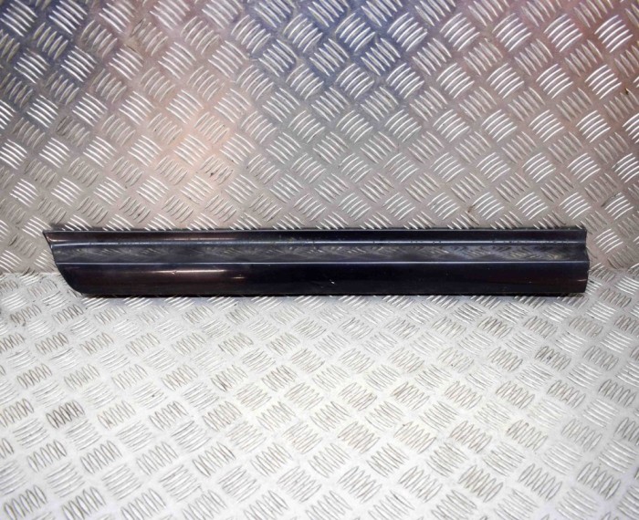 Bandou inferior ușă dreapta spate AUDI A8 D3 4E2, 4E8 2003 OEM: 4E0853970A