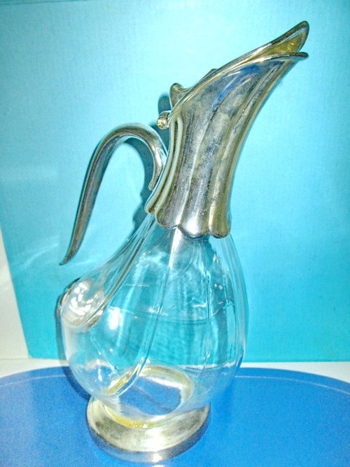 5550-Amfora sticla Lebada cu montura in metal argintat- 1Litru. Stare buna.