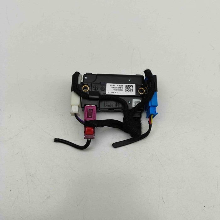 Camera față TESLA MODEL Y 2024 OEM: 1588124-01-O 30761141