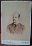 Fotografie pe carton, barbat cu mustata, perioada interbelica