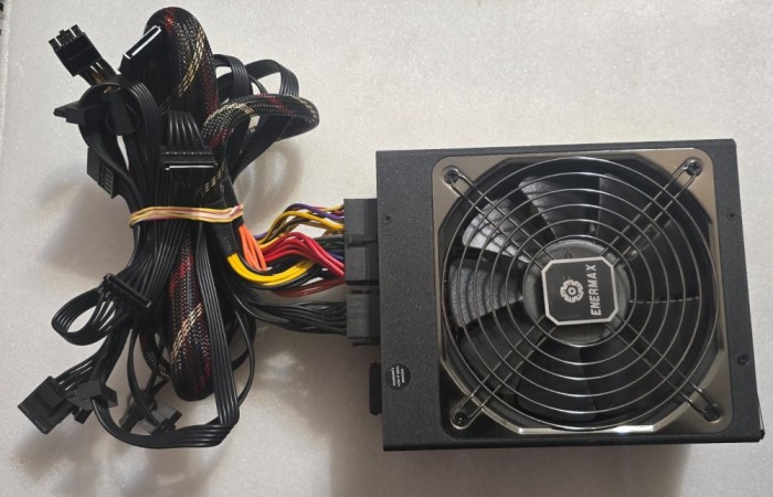 Sursa PC modulara Enermax Platimax 1350W, (2 x 6+2 PCI-E), 135 mm, 80+ Platinum