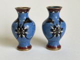 Cumpara ieftin Set a doua vaze din cloisonne, alama cu email, motive florale (2)