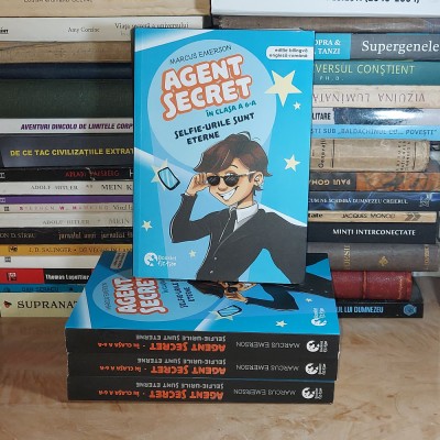 MARCUS EMERSON - AGENT SECRET IN CLASA A 6-A : SELFIE-URILE SUNT ETERNE , 2024 * foto
