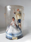 Cutie cu 2 papusi imbracate traditional etnic popular Franta, Landes, Manine Dax, in cutie de plastic, suvenir vintage
