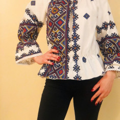 Bluza stilizata cu motive traditionale Daniela 3