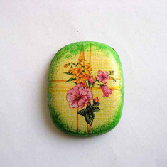 Flori roz si flori galbene, magnet de frigider oval ornamental model 25264
