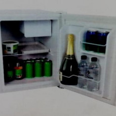 Minibar 45 litri cu compresor Fairline foto