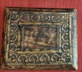 Cutie decorativă din lemn cu inserții metalice