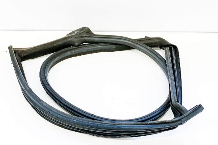 Garnitura ușă st&acirc;nga spate TESLA MODEL 3 2018 OEM: 1090499-50-F | 10879364