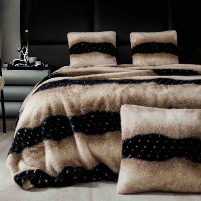 Patura de lux cu fermoar din blana artificala de nurca 200x230cm+2 fete de perna 50x50cm,bej cu negru-F055