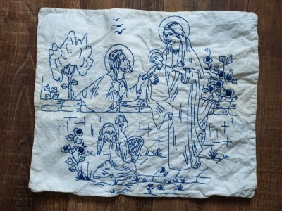Fata de perna cu cusatura de mana, 2 fete - una cu Sfanta familie (Maica cu Isus si Iosif) ata abastra / copil cu flori - ata verde, 43x36cm foto