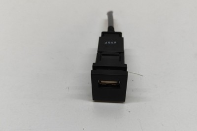 USB TOYOTA YARIS CROSS MXP_ 2023 OEM: 86190-12070 | 32002533 foto