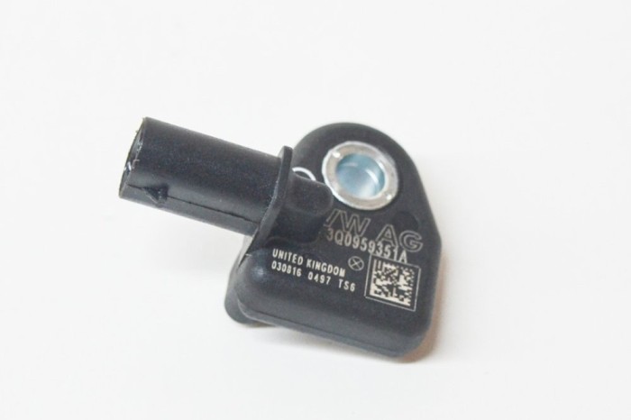 Senzor de impact st&acirc;nga spate SKODA OCTAVIA III 5E3 2016 OEM: 3Q0959351A 13446116