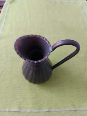 Carafa veche din cupru, model roman foto