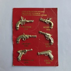 Jucarie veche de colectie / Miniaturi: Colectie de arme de foc COLT, Bulgaria - Rusia, anii '60, dimensiuni cu suportul original (14 x 10 cm)