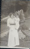 Fotografie tip Carte Postala, Romania, Mama cu bebelusul in parc, perioada interbelica