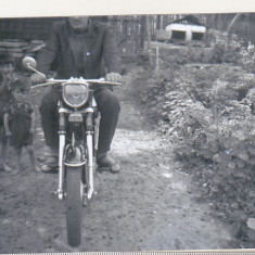 bnk foto - Motocicleta Mobra