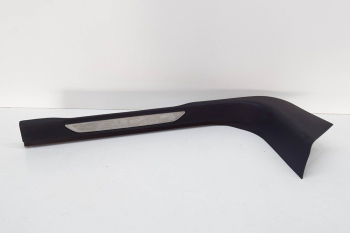 Ornament prag interior dreapta față JAGUAR E-PACE X540 2020 OEM: J9C3-02348-A,J9C3-02348-B,J9C3-02348-D,J9C3-02348-C 11815896