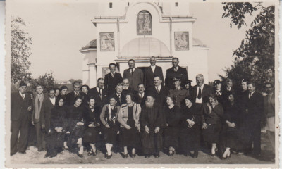 M5 B54 - FOTO - FOTOGRAFIE FOARTE VECHE - grup la manastire - anii 1940 foto