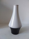Vaza ceramica vintage West Germany, model 15-25 alb negru - 26 cm