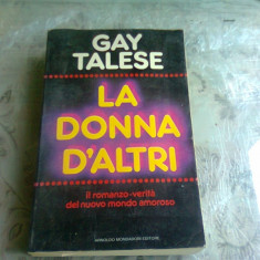 LA DONNA D'ALTRI - GAY TALESE (CARTE IN LIMBA ITALIANA)