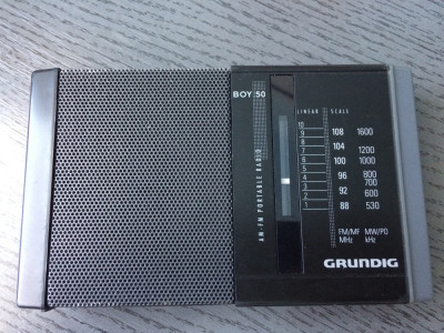 RADIO DE COLECTIE GRUNDIG BOY 50 DIN 1994 FUNCTIONAL.CITITI CU ATENTIE ANUNTUL! foto