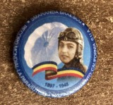 QW9 N8 24 - insigna - tematica parasutism - Smaranda Braiescu - record mondial - Sacramento - California - USA 1932