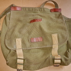 D428-I-RUCSAC militar vechi anii 1950 stare buna. Marimi: 36/33 cm.