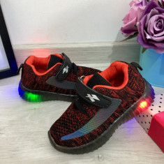 Adidasi negri rosii cu lumini LED pantofi sport baieti 20 21 22 cod 0755