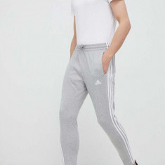 adidas pantaloni de antrenament Essentials culoarea gri, melanj IC0046