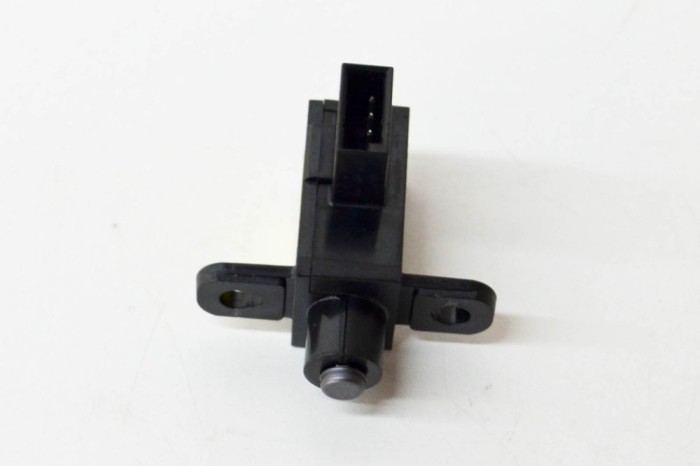 Senzor de temperatură TESLA MODEL 3 2019 OEM: 1045664-04-E,A2000024141 | 13783465