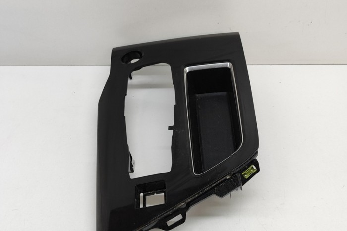 Ornament consola centrală PEUGEOT 5008 II MC, MJ, MR, M4 2018 OEM: 9815049277 23238773