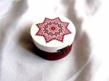 Cutie rotunda cu motiv traditional 38685