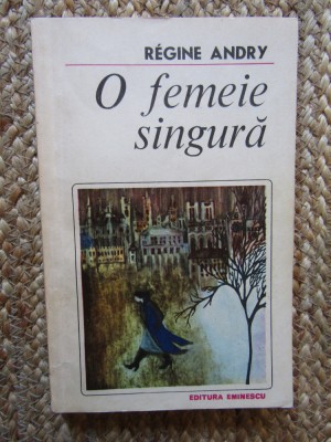 O femeie singura - Regine Andry foto