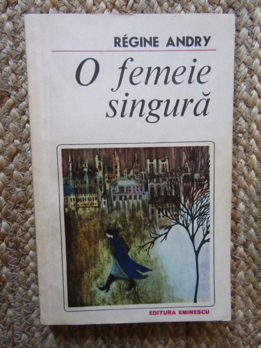O femeie singura - Regine Andry