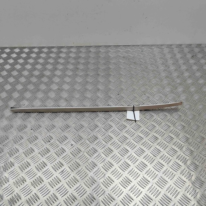 Ornament vertical parbriz dreapta BMW X5 F15, F85 2016 OEM: 7292406