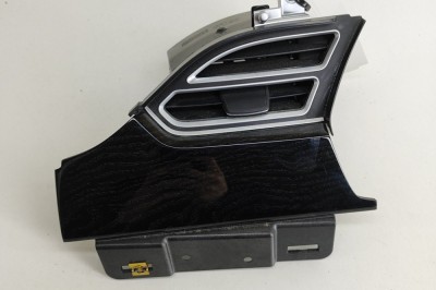 Gura de ventilație planșa de bord TESLA MODEL X 2016 OEM: 1007834-00-C,1042772-10-C 23072689 foto
