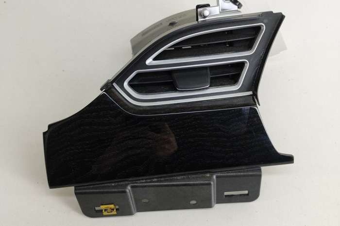 Gura de ventilație planșa de bord TESLA MODEL X 2016 OEM: 1007834-00-C,1042772-10-C 23072689