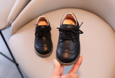 Pantofi negri cu sireturi pentru baietei (Marime Disponibila: Marimea 29) foto