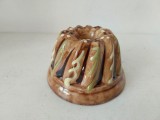 Vas ceramic vintage forma de prajitura guguluf chec, decorata rustic taranesc / decor bucatarie, terasa, restaurant, cofetarie, brutarie, etc