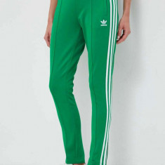 adidas Originals pantaloni de trening culoarea verde, cu imprimeu