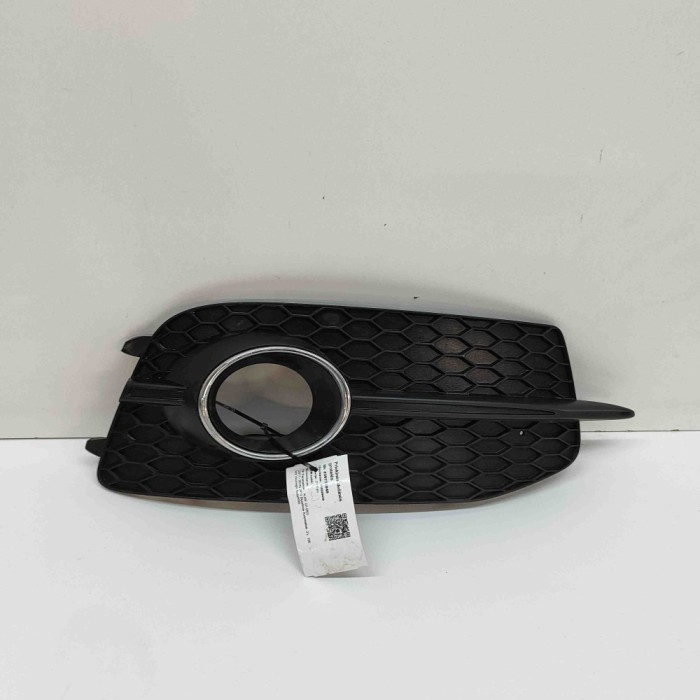 Grila dreapta față AUDI Q3 8U 2013 OEM: 8U0807682D 30772040