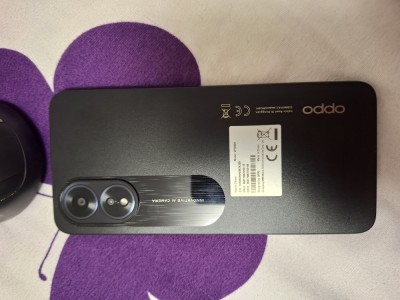 Smartphone Oppo A18 foto