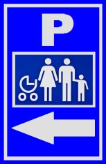 Placuta de parcare mama si copil cu sageata in stanga foto