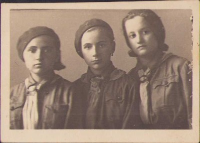 HST 413S Poză fete &amp;icirc;n uniformă Cercetașele Rom&amp;acirc;niei foto