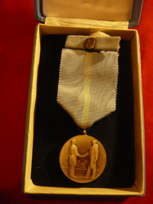 Medalie comunista Cehoslovacia - Pt.Munca Voluntara pt Soc. Socialista , cutie o foto