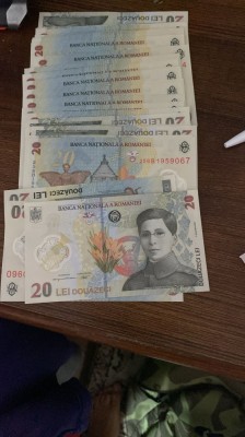 v&amp;acirc;nd Bancnote 20 Lei - stare perfectă foto