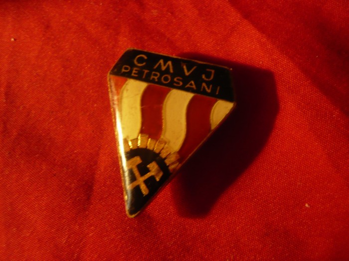 Insigna CMVJ - Petrosani , metal si email , h=2,8cm