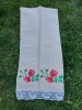 Prosop stergar vechi taranesc de canepa, brodat de mana model cu flori de trandafir, 58cm latime x 120cm lungime