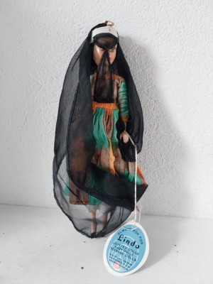 papusa vintage anii 50-60 - a Linda regd. Durable Plastic doll Made in Hong Kong, 20cm inaltime foto